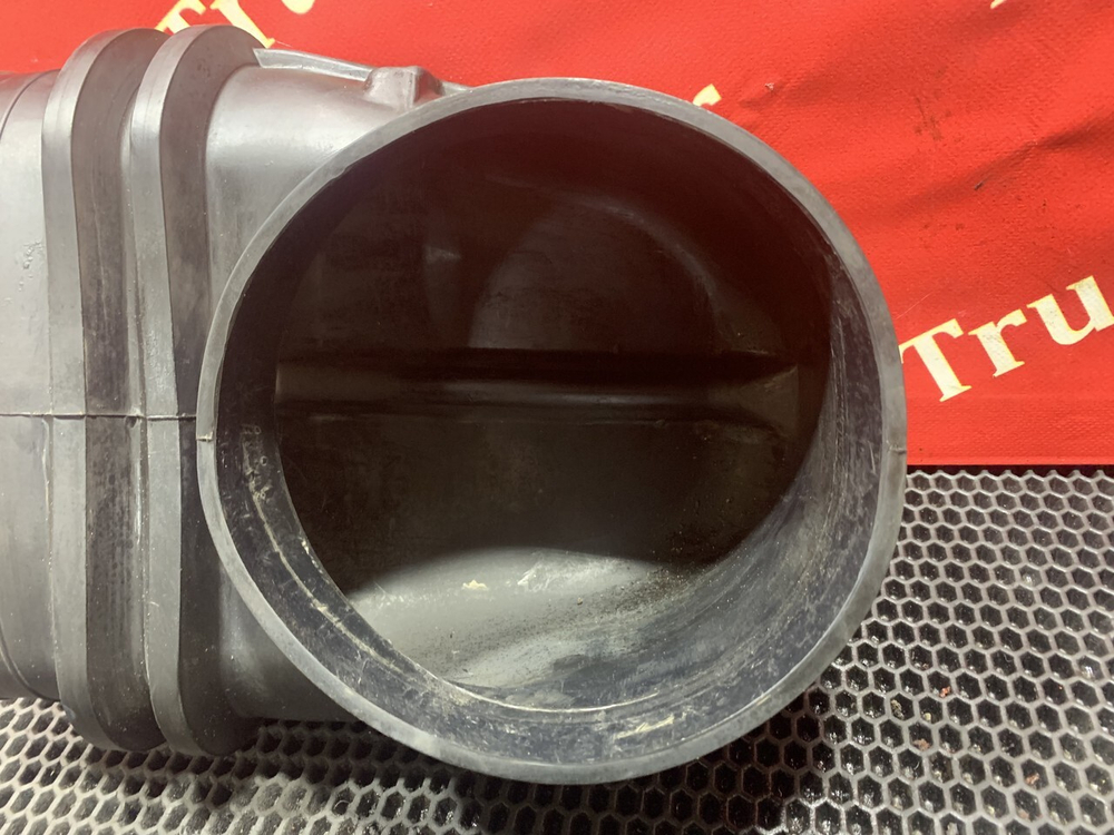 Патрубок воздушного фильтра 2023г