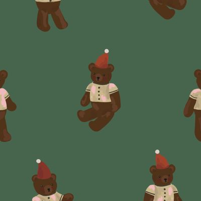 Новогодние игрушечные медвежата на заленом. Новый год