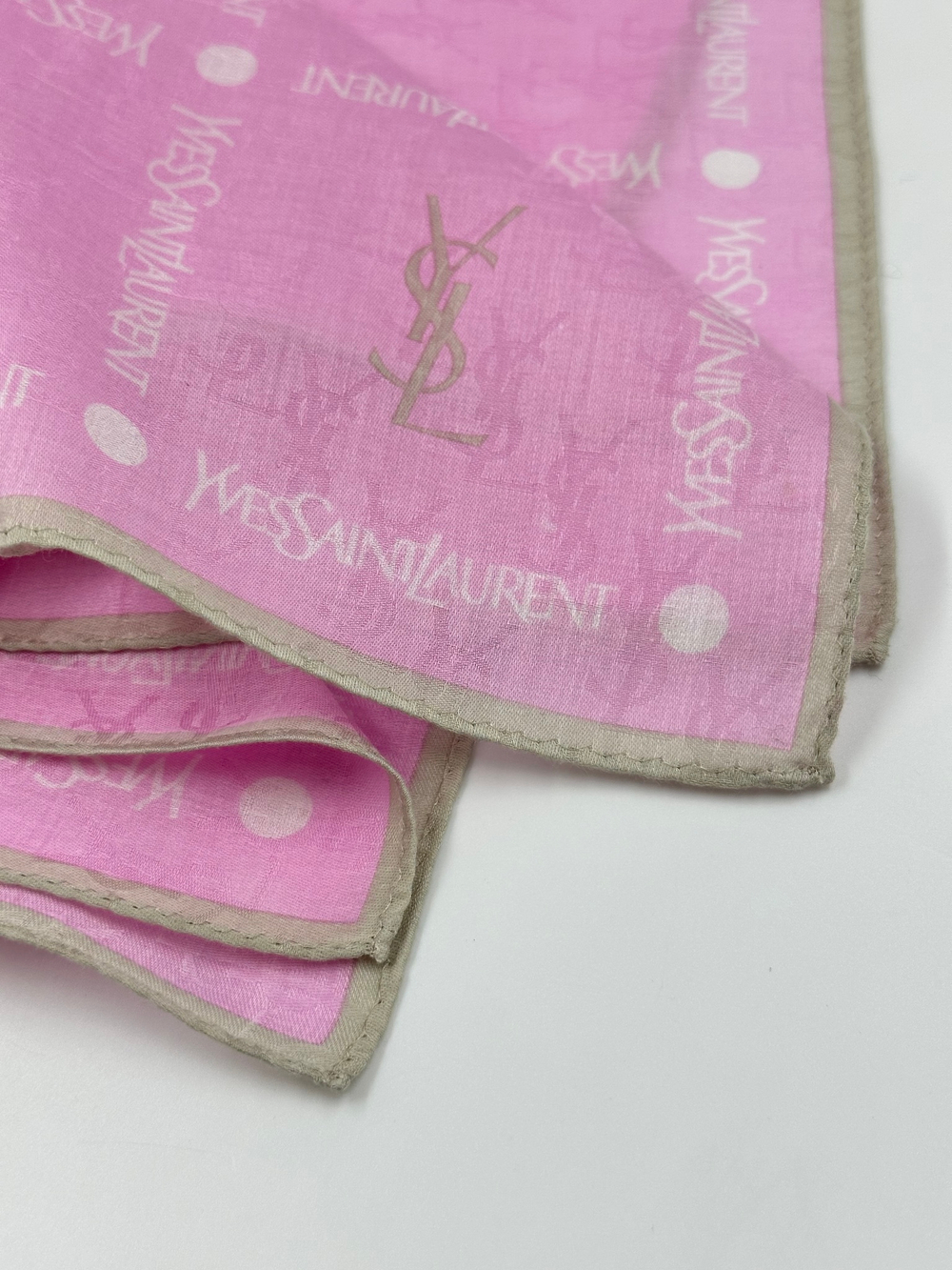 Платок розовый с лого Yves Saint Laurent