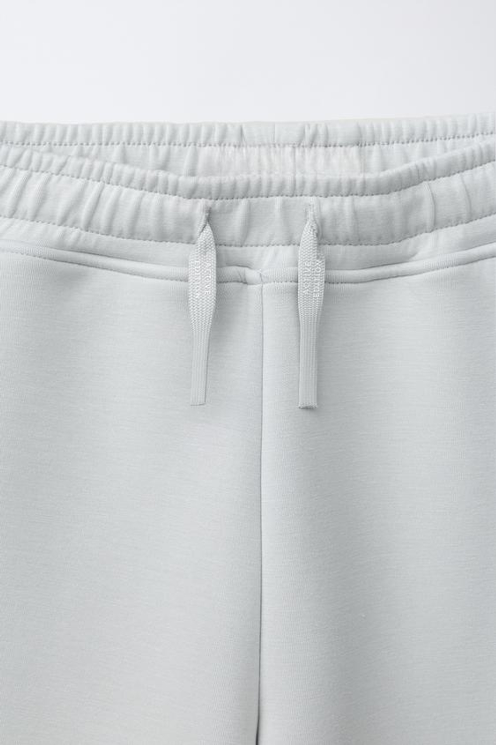 ZARA СПОРТИВНЫЕ ШОРТЫ-БЕРМУДЫ С ЛОГОТИПОМ, ЖЕМЧУЖНО-СЕРЫЙ