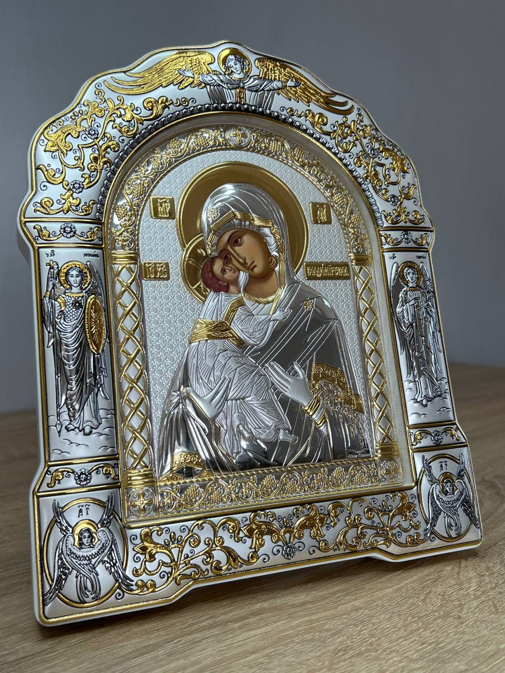 Владимирская БМ, икона арочная с рамкой под стеклом, белое дерево 167х228