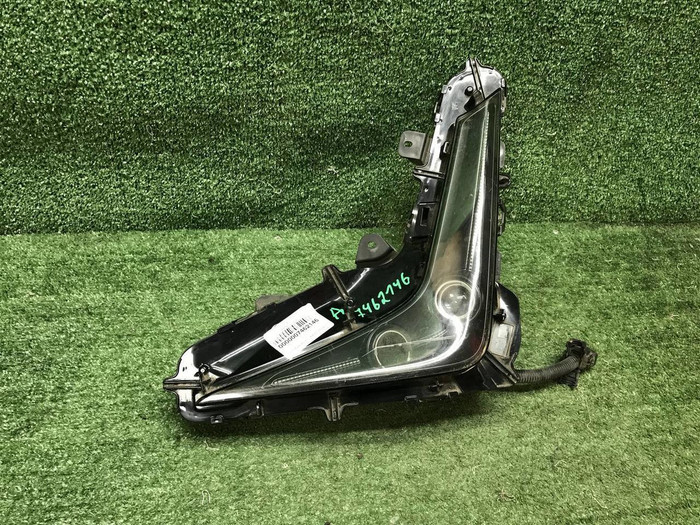 Битая ПТФ правая Lexus LX 3 570 (2015-2023)