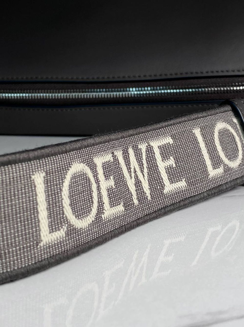 Сумка-мессенджер Loewe