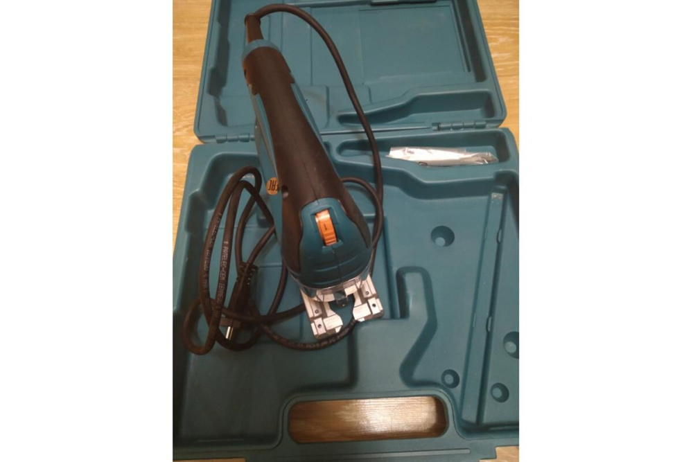 Лобзик,в\рук,450Вт,500-3100об\м,ход-18мм,рез-65мм,1.9кг,маятн,чем,набор A-86898 Makita 4329KX1