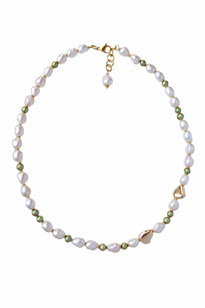 Чокер с зелёным и белым жемчугом