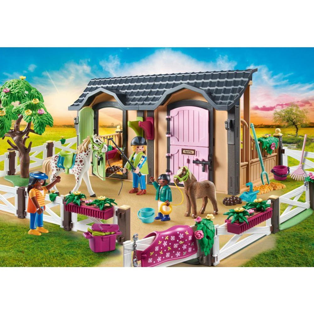 Playmobil - Уроки верховой езды с стойлами для лошадей 70995