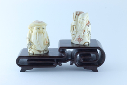 Сет нэцкэ 2 монаха на подставке