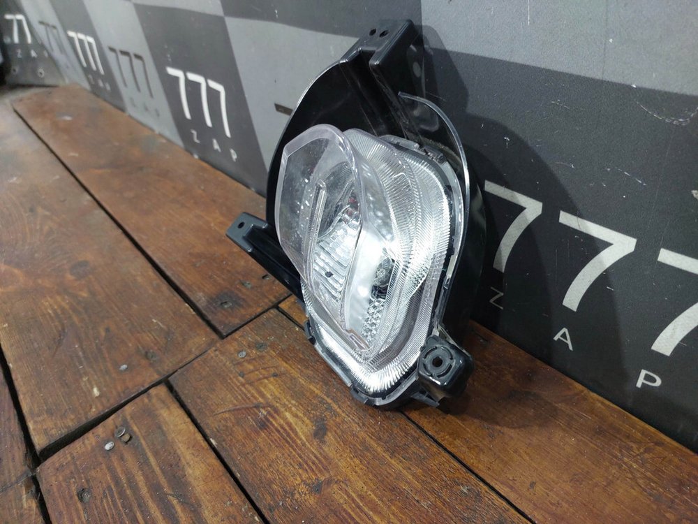 ПТФ передняя правая Hyundai Solaris 2 (HCR) 20-нв Б/У Оригинал 92208H5500