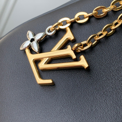 Louis Vuitton Pochette LV Bloom
