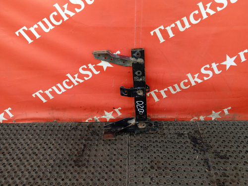 Кронштейн крыла переднего правый