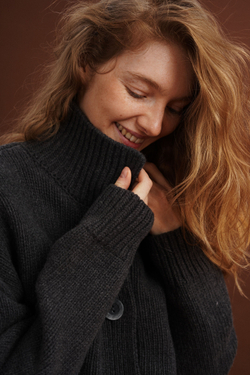 Кардиган на пуговицах с отложным воротником из мериноса графитового цвета