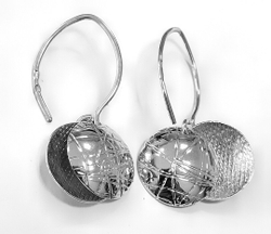 Ювелирные серьги из серебра с подвесками