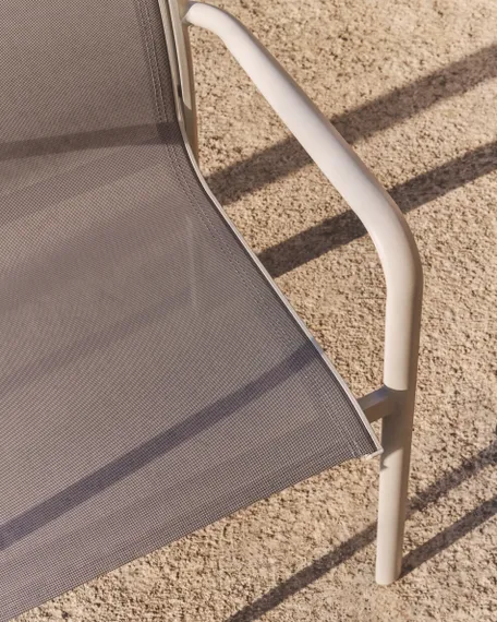 Уличный стул Luri из алюминия цвета экрю и бежевого текстиля