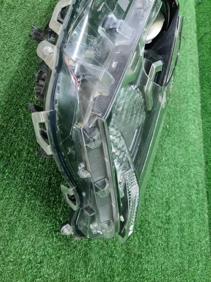 Битая Фара правая Toyota RAV4 5 XA50 (2018-н.в.) LED