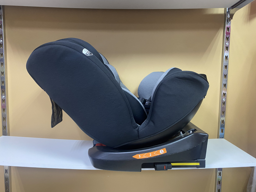 Автокресло XZ-16 Isofix группа 0+1+2+3+ ,вес от 0 до 36 кг (с рождения и до 12 лет) , цвет серо-черный.