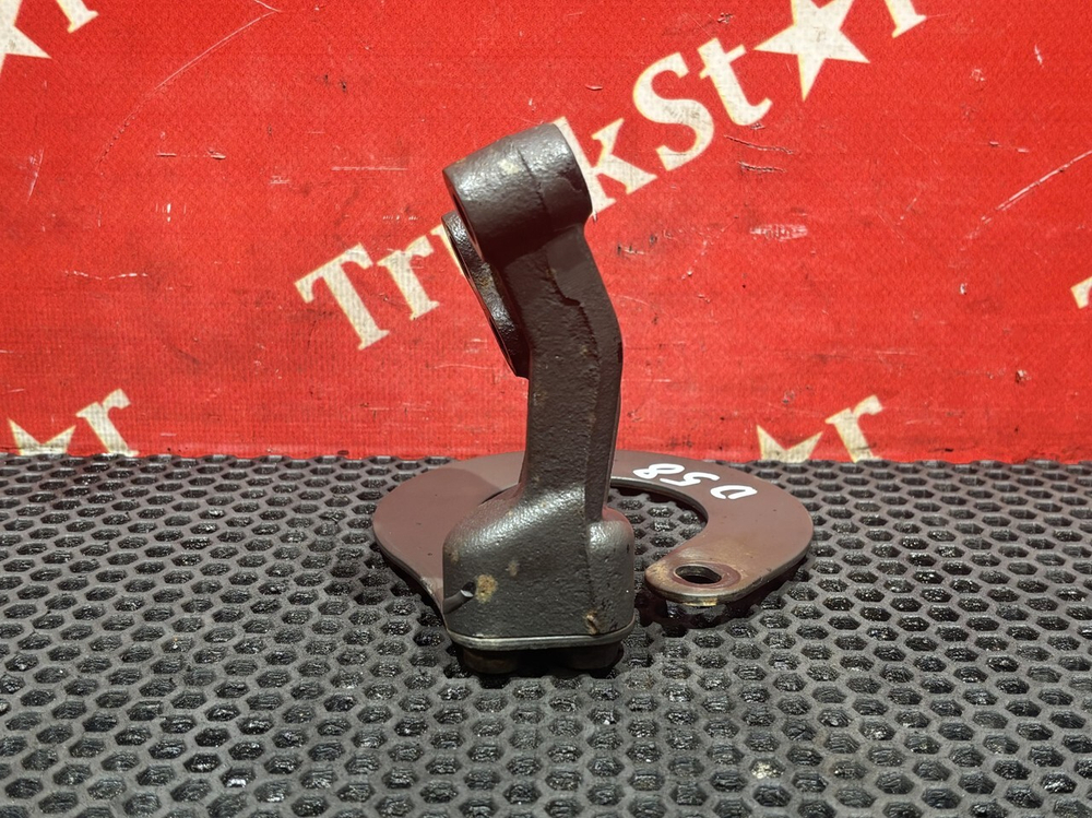 Кронштейн глушителя