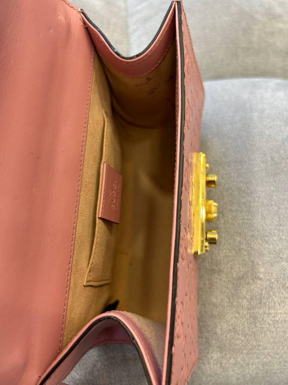 Сумка Padlock Gucci Signature