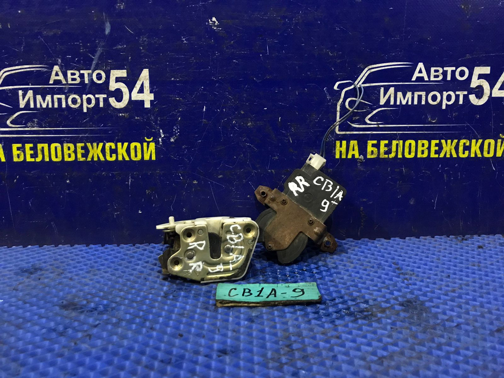 Замок двери задней правой MITSUBISHI LANCER 1994