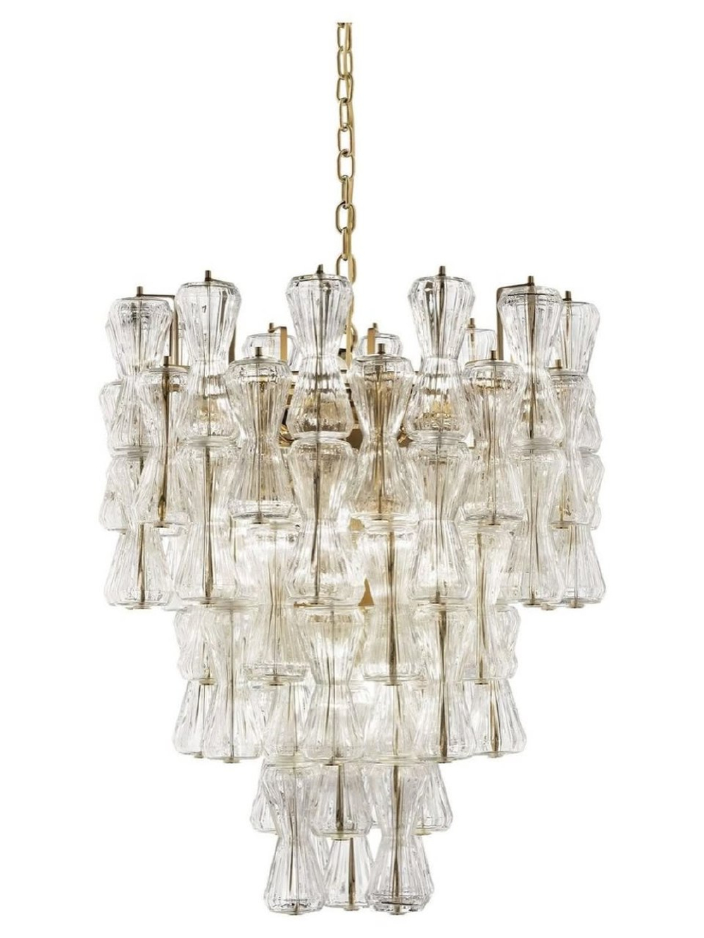 Дизайнерская люстра из стекла — изящная форма и мягкое рассеянное освещение.