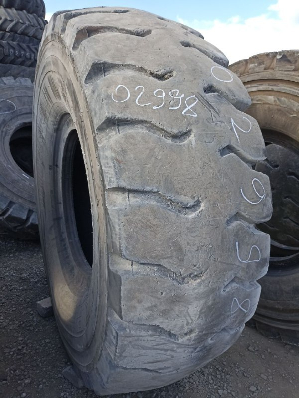24.00R35 Bridgestone VRQP шина б/у