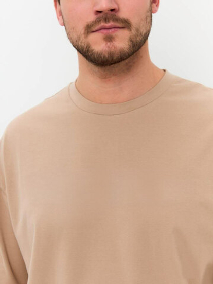 футболка в бежевом цвете