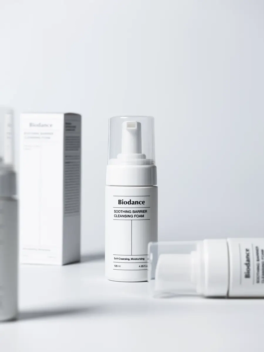 Biodance Успокаивающая пузырьковая пенка для умывания Soothing Barrier Cleansing Foam 120 мл