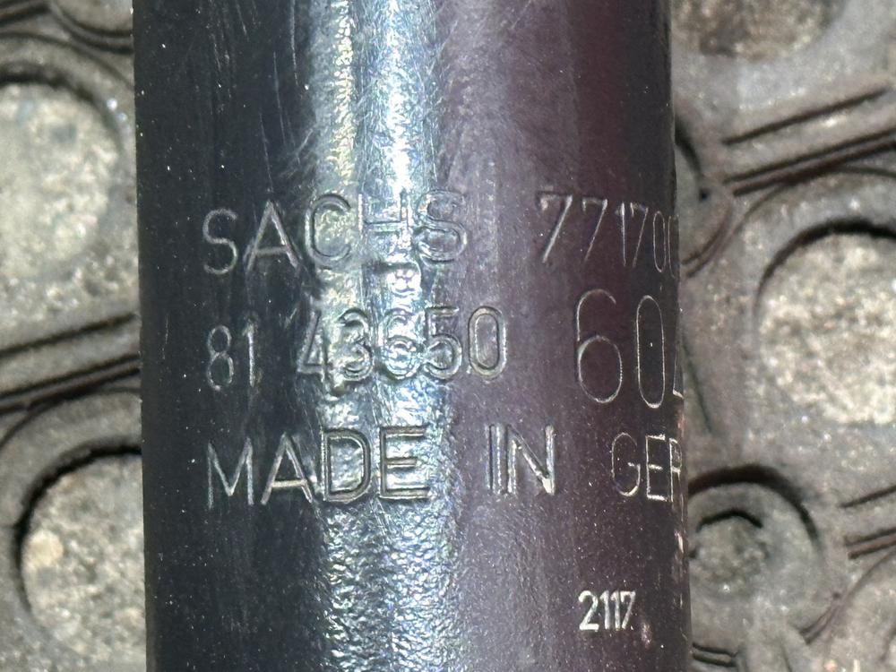 Пневмоамортизатор передний