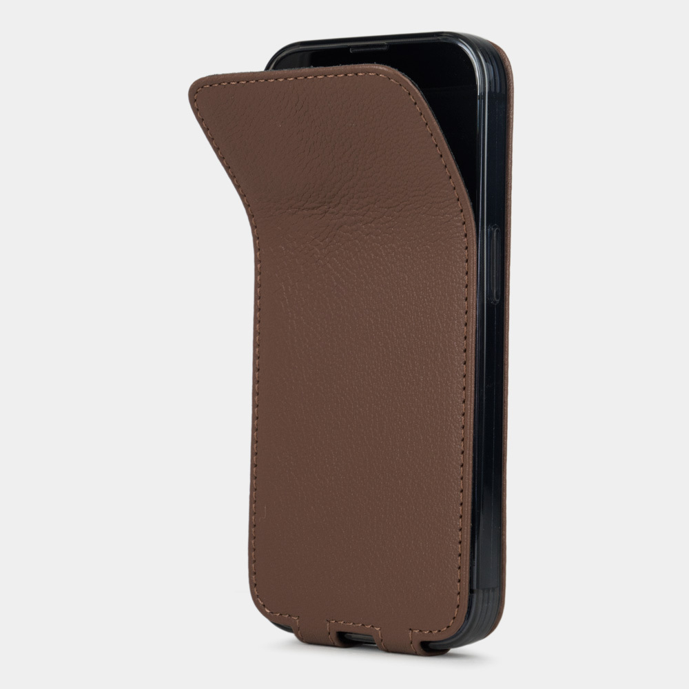 Чехол кожаный для iPhone 15 Pro коричневого цвета