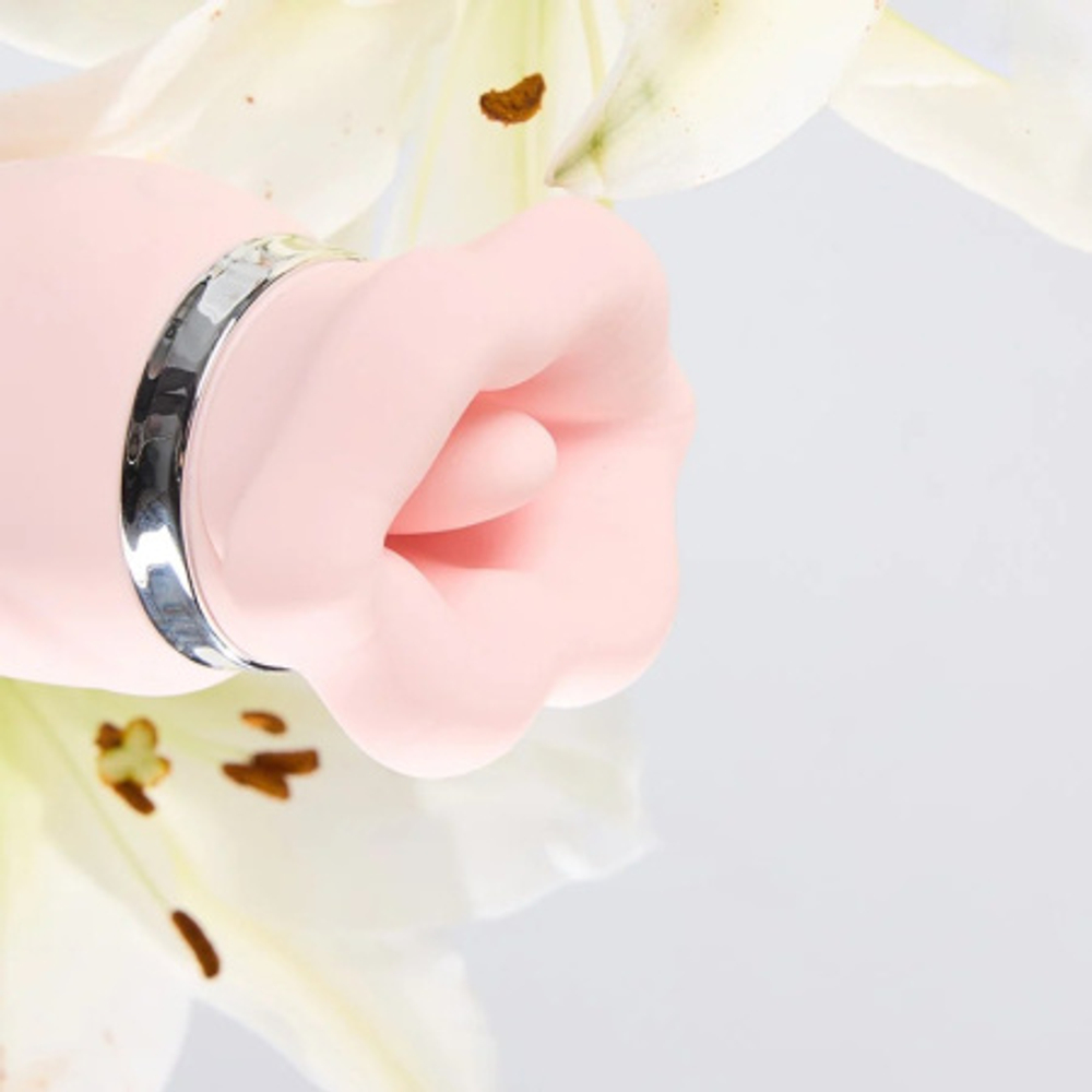 Вибратор с функцией всасывания и покусывания BeYourLover Seductive Blossom
