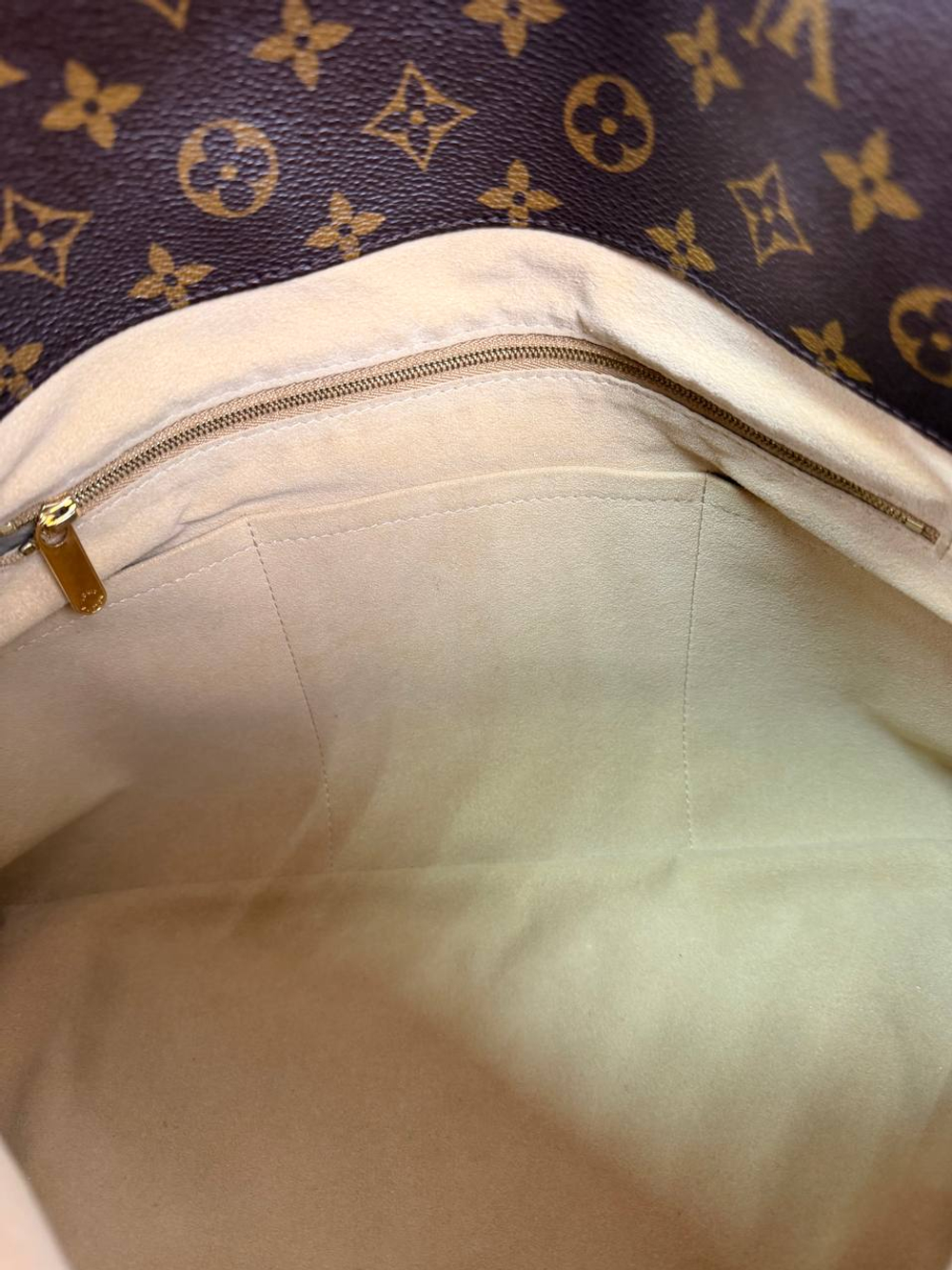 Сумка Louis Vuitton Artsy MM