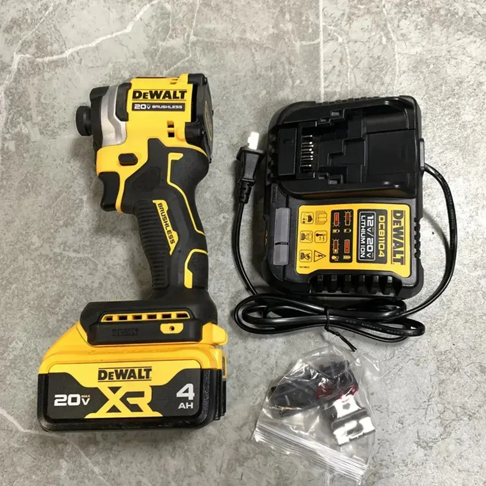 Новый Dewalt DCF850 1 / 4 "Ударный привод 20v, включая аккумулятор 4.0AH и зарядное устройство Новые инструменты