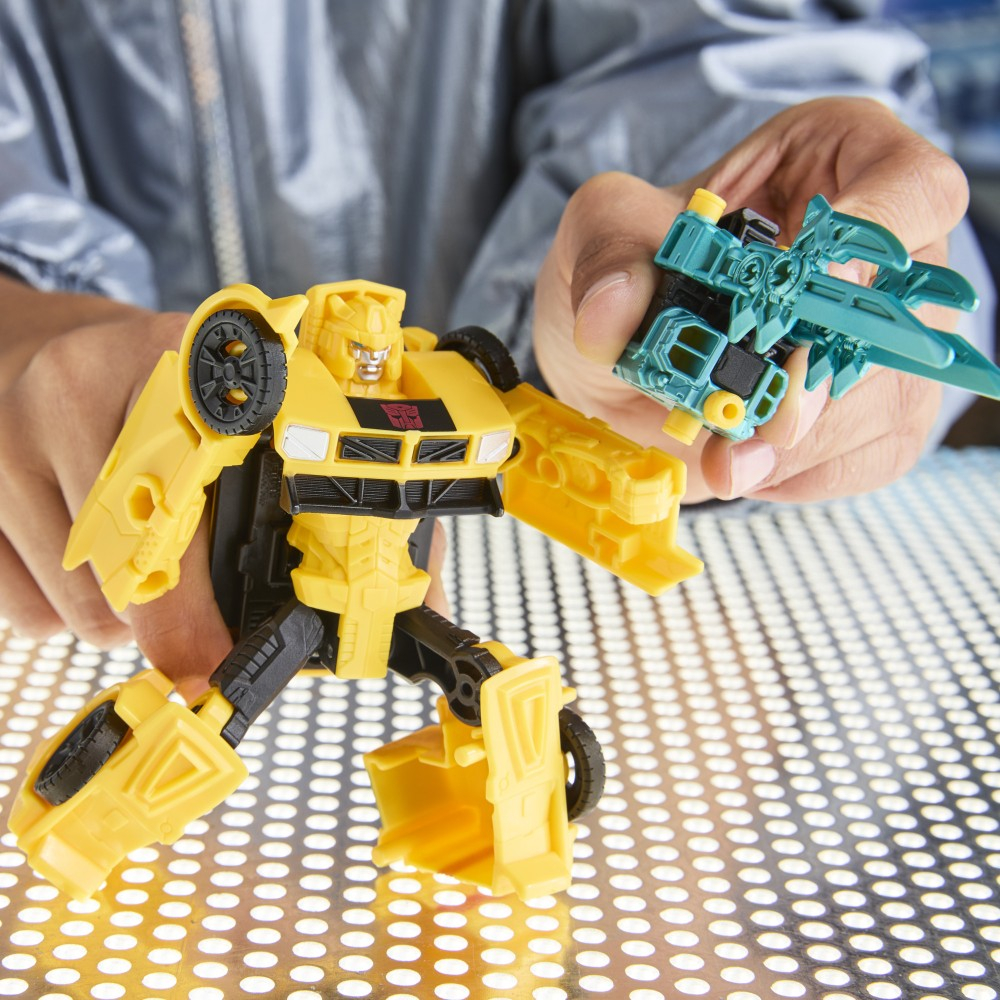 Hasbro Transformers CYBERWORLD - Фигурка Bumblebee 10 см Armored Cyber Changers G1045