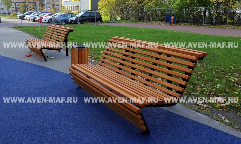 Скамейка на металлическом каркасе
