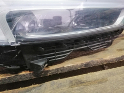 Фара правая LED Volvo XC60 2 17-21 Б/У Оригинал 31108601