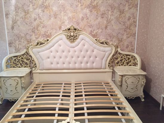 Кровать ДЖОКОНДА с мягким изголовьем крем глянец