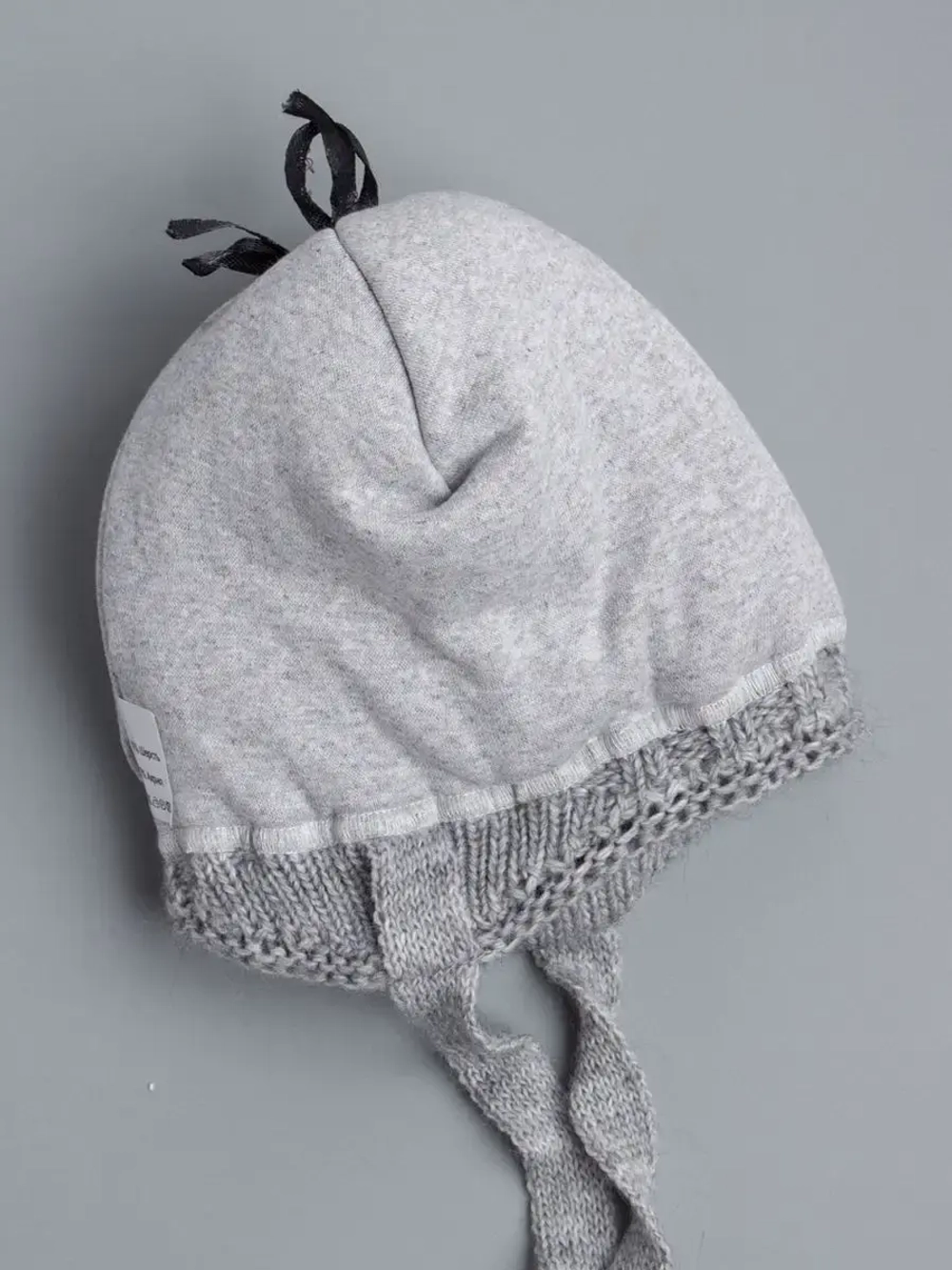 Шапка детская зимняя на завязках с помпоном