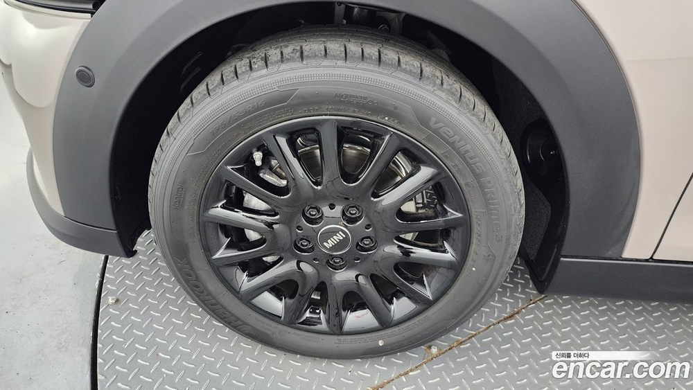 Mini Cooper 5 даерей Classic Plus (03.2024)