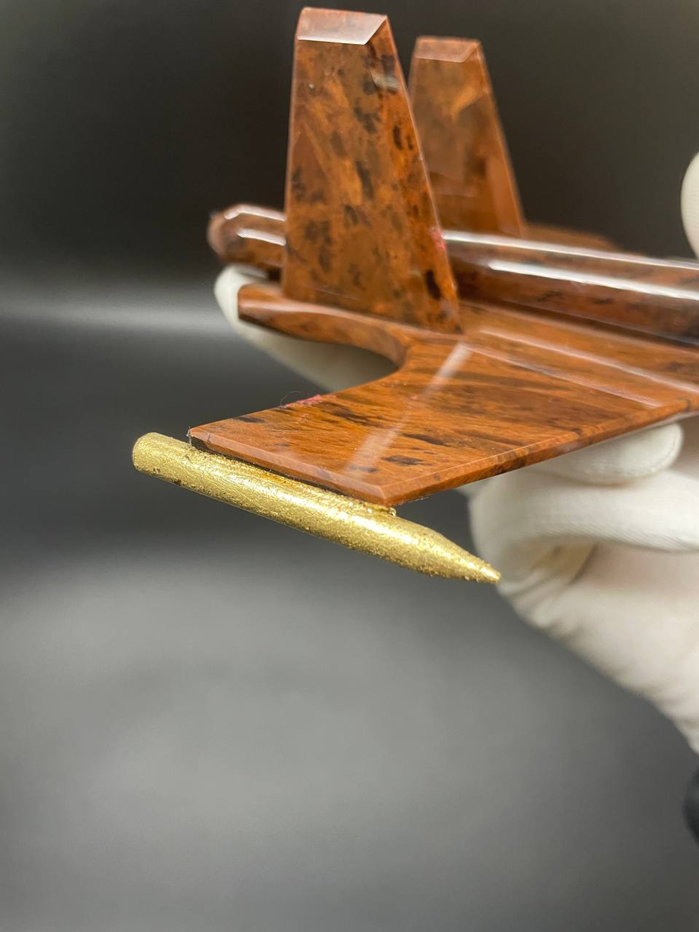 Истребитель из обсидиана в подарочной коробке