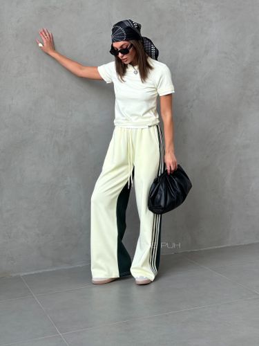 Желто-зеленые широкие брюки с лампасами