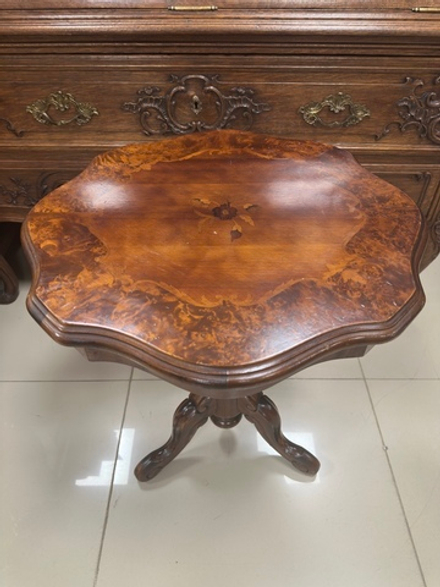 Кофейный столик на ножке