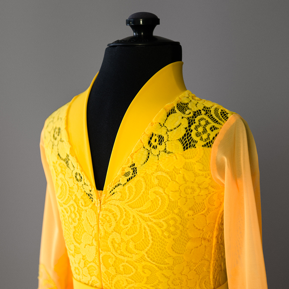 zheltoe-plate-dlya-balnykh-tancev