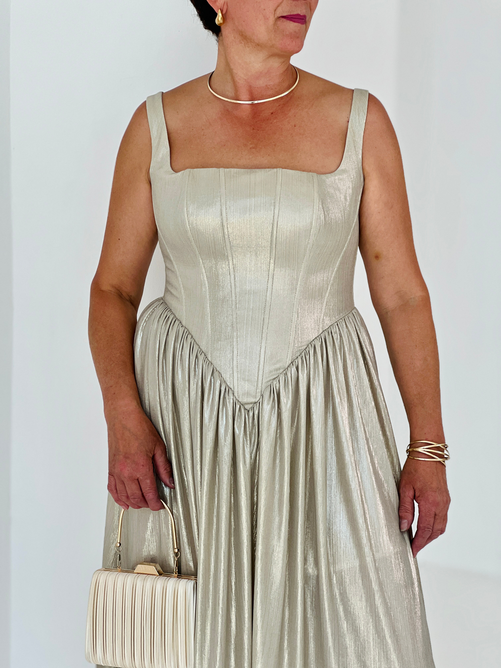 Платье с жемчужным сиянием