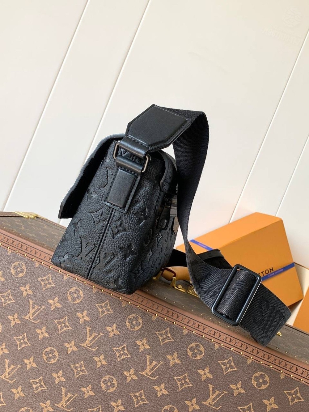Сумка через плечо Louis Vuitton S-Cape