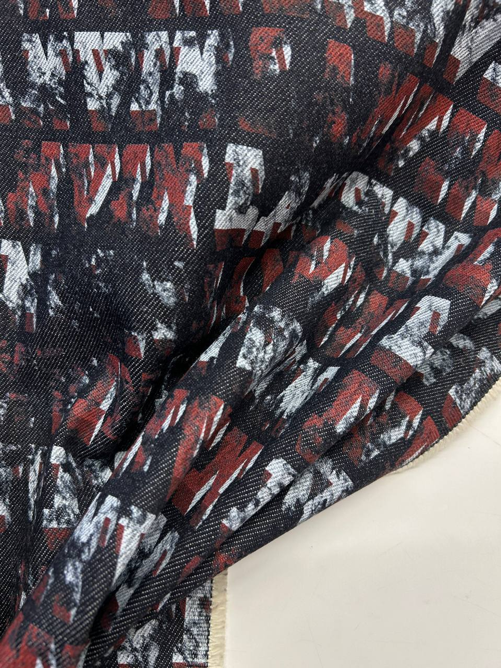 Джинса (деним) хлопковая Lanvin синяя с разноцветным лого