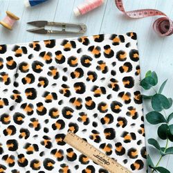 Ткань муслин яркий леопард на белом фоне