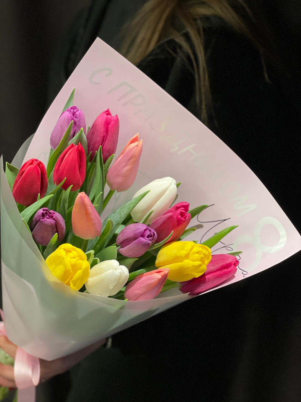 С 8 марта, микс из 15 тюльпанов