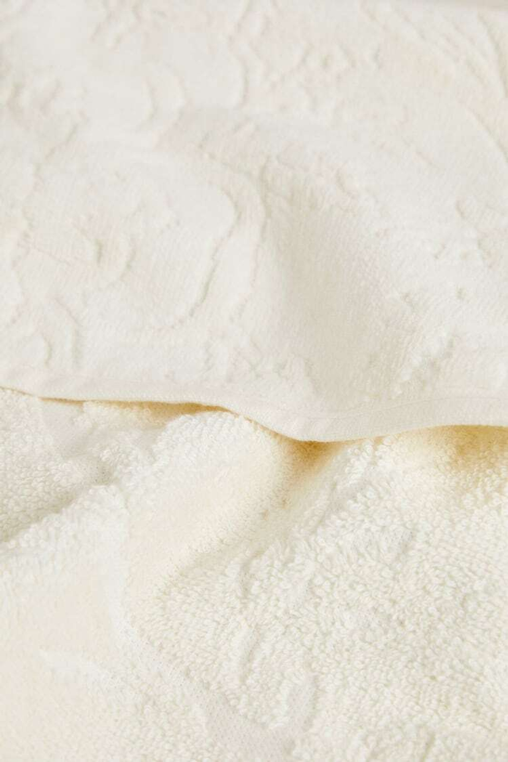 ZARA HOME ЖАККАРДОВОЕ ПОЛОТЕНЦЕ С КИСТОЧКАМИ, СЛОНОВАЯ КОСТЬ