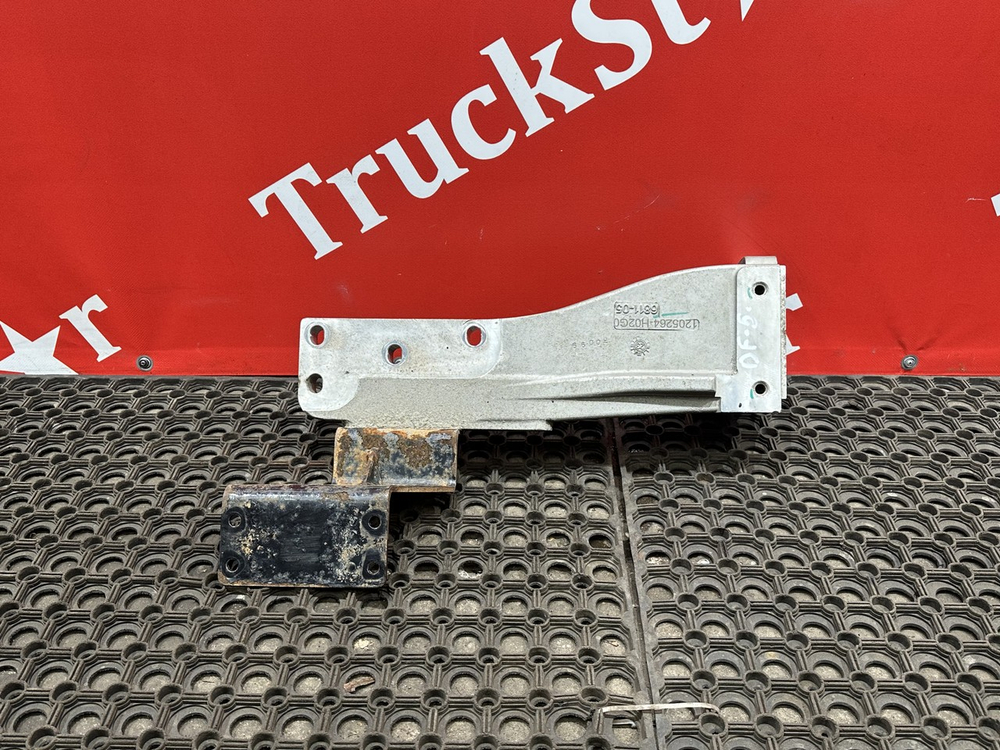 Кронштейн глушителя 2023г