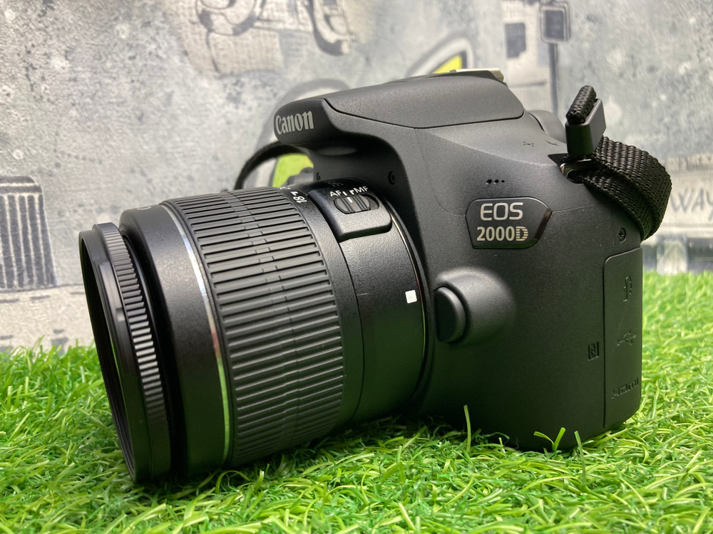 Canon 2000D Kit 18-55mm 3.5-5.6 III 850 кадров
