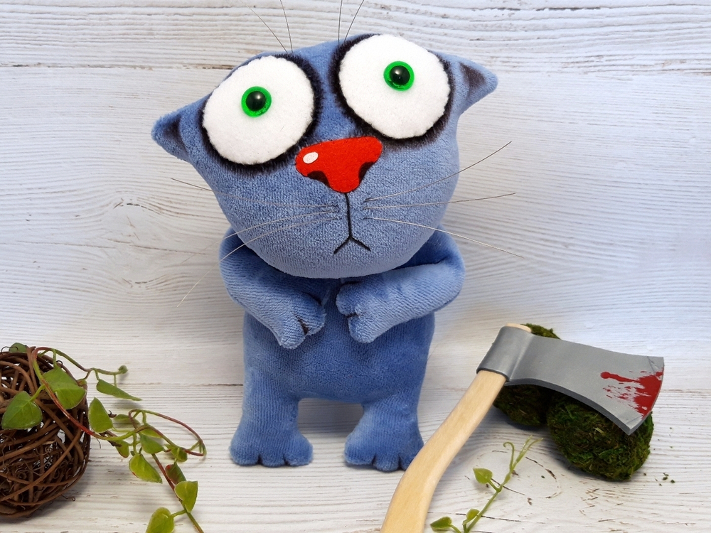 Мягкая игрушка "Он первый начал, с топором"